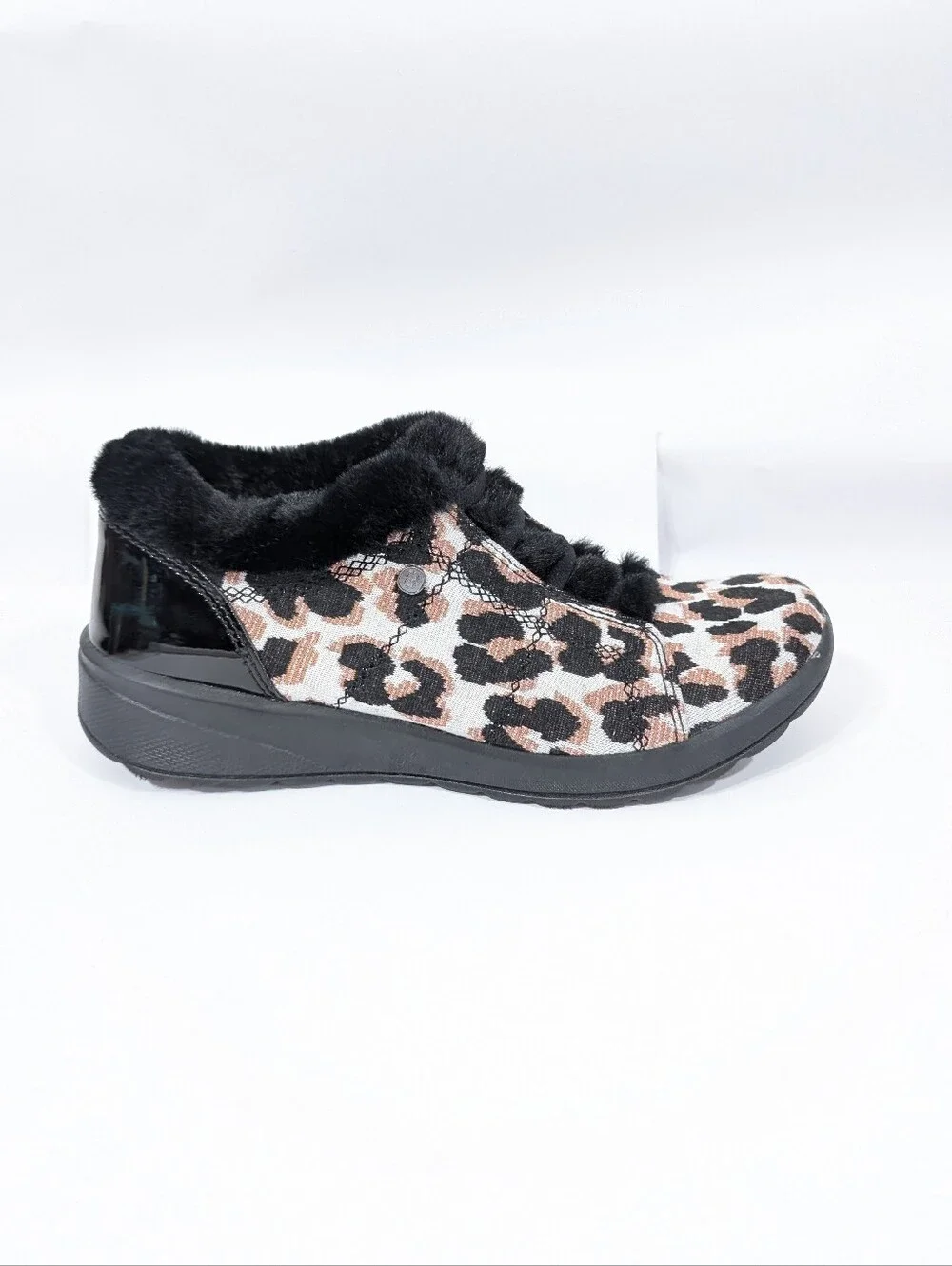 BZees Sneaker Booties sz 8 wide Women Animal Print Shoes Faux Fur Golden cushion